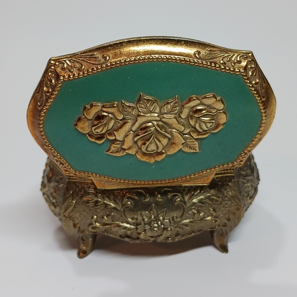 Vintage Ornate Footed Trinket Box with Lid, Vintage Rose Cameo Jewelry Box - Picture 4 of 8